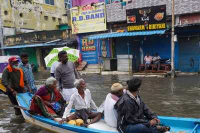 Chennai Rains: War Room Set Up to Tackle Red Alert, 50 Boats, 689 Motor Pumps Ready; Schools Shut