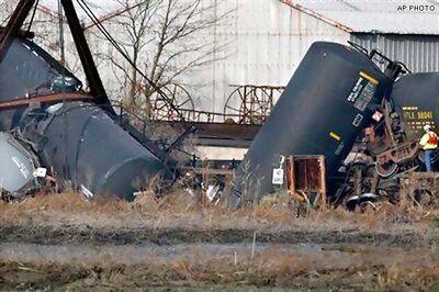 US: Train derailment causes leakage of hazardous gas