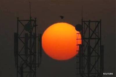 Auction of 2G airwaves opens to muted response
