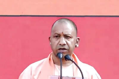 Yogi Govt Set to Create Jobs for UP’s Youth in Handloom & Textile Sectors