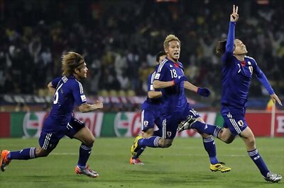 Honda drives Japan into last 16