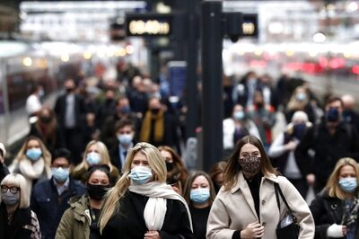 75,000 Deaths in UK by April With 'Tidal Wave' of Omicron? Warnings Push Govt on Curbs, Booster