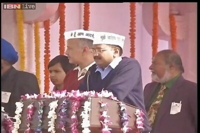 Delhi Chief Minister Arvind Kejriwal sings Manna Dey song