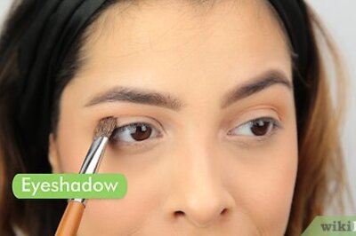 How to Make Cat Eyes With Eyeliner