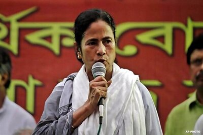 Narendra Modi, Congress are two sides of the same coin: Mamata Banerjee