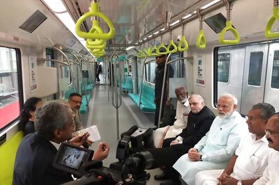 Modi Inaugurates Kochi Metro, Joined by CM and 'Metro Man' on Maiden Ride