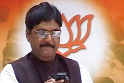Will not mediate between Uddhav and Manohar Joshi: Munde