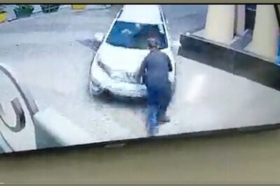 Noida Man Wanted in Rape Case Rams into Security Guard While Trying to Escape Police | WATCH