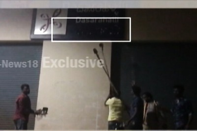 Pro-Kannada Group Defaces Hindi Signage of Bengaluru Metro