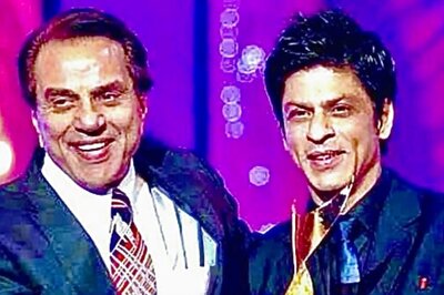 Dharmendra Calls Shah Rukh Khan 'Beta', Holds Him Close In New Post: 'Maalik Ka Hamesha Ehsaan Iss...'