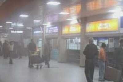 Delhi airport in thick fog again