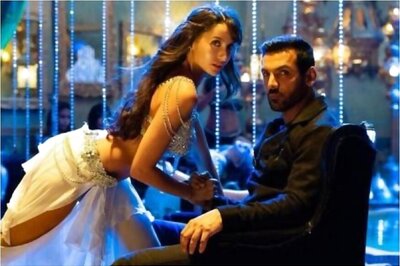 Satyameva Jayate Song Dilbar Out: Nora Fatehi Mesmerises With Her Sensuous Belly Dance Moves