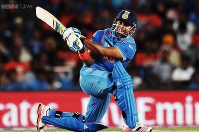 Suresh Raina bonds with the cast and crew  of 'Meeruthiya Gangsters'