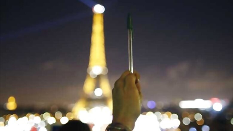 Paris: Eiffel Tower goes dark in tribute to the victims of Charlie Hebdo terror attack