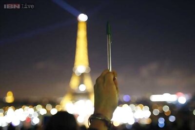 Paris: Eiffel Tower goes dark in tribute to the victims of Charlie Hebdo terror attack