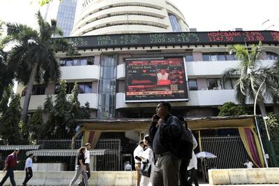 Sensex Tumbles Over 300 Points in Early Trade ahead of F&O Expiry, Nifty Falls 99.10 Points