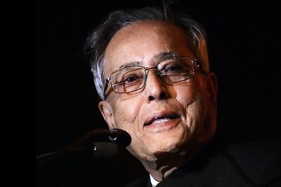 President Pranab Mukherjee congratulates hockey team