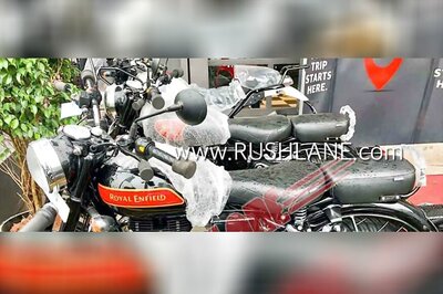Royal Enfield Classic 350 BS-VI With New Decals Spotted at Dealership