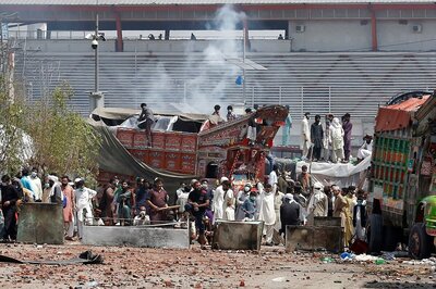 Pakistan Parliament to Resume Debate on French Envoy's Expulsion amid Violent Anti-France Protests