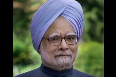 Manmohan Singh arrives in London for G20 summit
