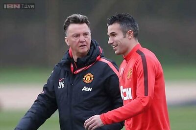 Robin van Persie is short of confidence, says Louis van Gaal