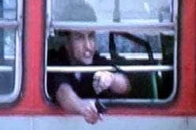 Raj's dad to sue Maharashtra govt, Raj Thackeray