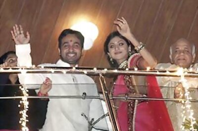 Shilpa gets engaged to London-based Raj Kundra