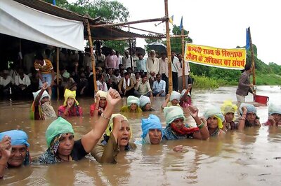 Khandwa: Unmoved by police crackdown, protesters continue to observe 'Jal Satyagraha'