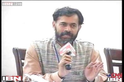 India hasn't reached such a low to choose between Rahul, Modi: AAP