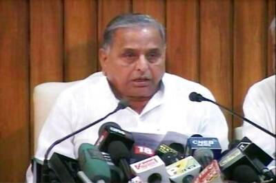 Mulayam mocks Maya's claim of 'fearless society'