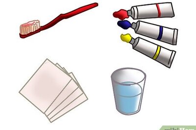 How to Draw a Spray Paint Design Using Toothbrushes