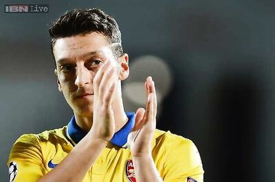 In-form Arsenal host Norwich, Man United seek momentum