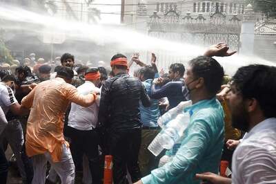 Delhi BJP Workers Try to Cut Water Supply to Satyendar Jain's House, Face Water Cannons