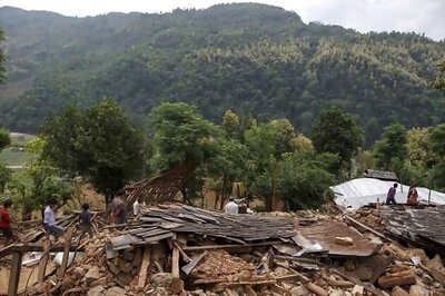 Up to 250 missing after avalanche hits Nepal trekking route