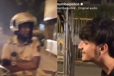 Man Sings 'Kesariya' as Mumbai Police Stop to Watch Heartfelt Rendition on Guitar