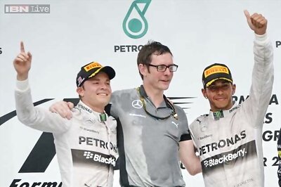 Mercedes' Hamilton, Rosberg dominate Friday practice sessions in Bahrain