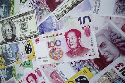 Gold holds up as yuan fears keep safe-haven draw