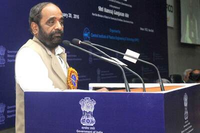 'Join Naxals, So We Can Shoot You': Minister Hansraj Ahir to Doctors for Skipping Event