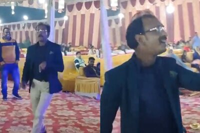 Man's Energetic Dance to Bappi Lahiri's 'Jimmy Jimmy Aaja Aaja' is a Hit