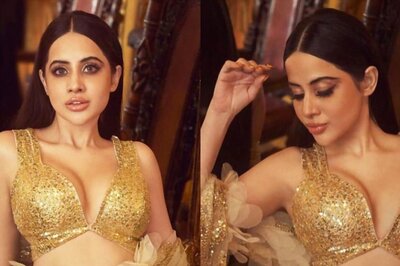 Hello Desi Girl! Urfi Javed Sets Internet on Fire With Sexy Abu Jani Sandeep Khosla Golden Saree