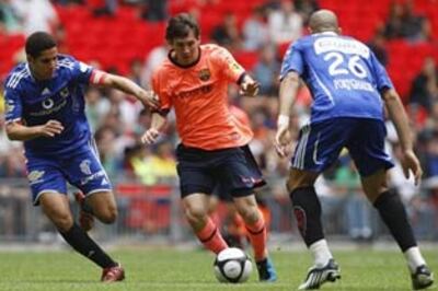 Barcelona brush aside Al Ahly in Wembley Cup