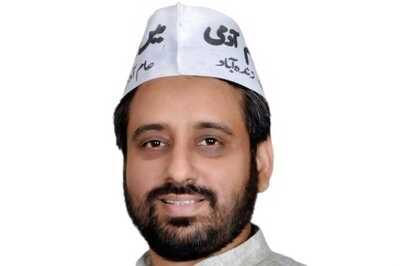 Biryani Distributed in Shaheen Bagh, Jamia Nagar Celebrates as AAP's Amanatullah Khan Leads by 81k Votes