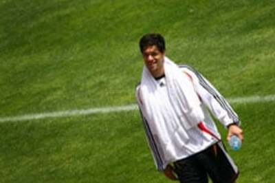 Chelsea to unveil Ballack on Monday