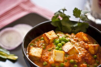 Customer Furious Over Exorbitant Shahi Paneer Bill Hurls Stones at Restaurant | Watch