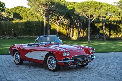 1961 Chevrolet Corvette Signed by Brad Pitt, Tom Hardy and 18 Other Hollywood Stars Up for Auction