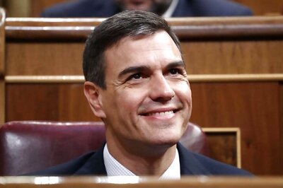 Spanish Socialist Pedro Sanchez Succeeds Mariano Rajoy as Prime Minister