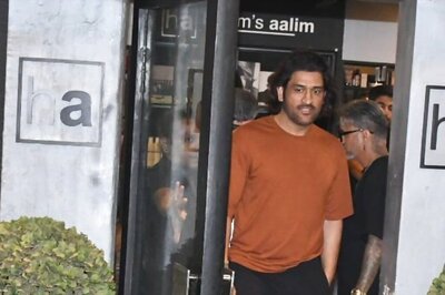 MS Dhoni Dazzles Fans With Dashing New Hairstyle - WATCH