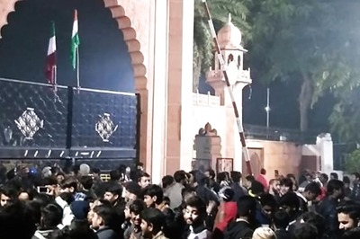 UP Cops, Others Indulged in 'Unbridled Human Rights Violations' at AMU, Says Activists' Report