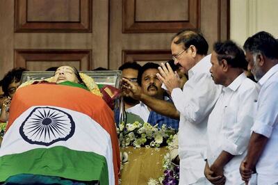 Jayalalithaa Clad in Favourite Green Saree for Final Journey
