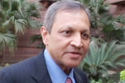 Sen eats his 'headless chicken', says sorry to LS